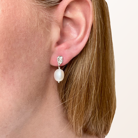 Rustikke ørestikkere med barok perle