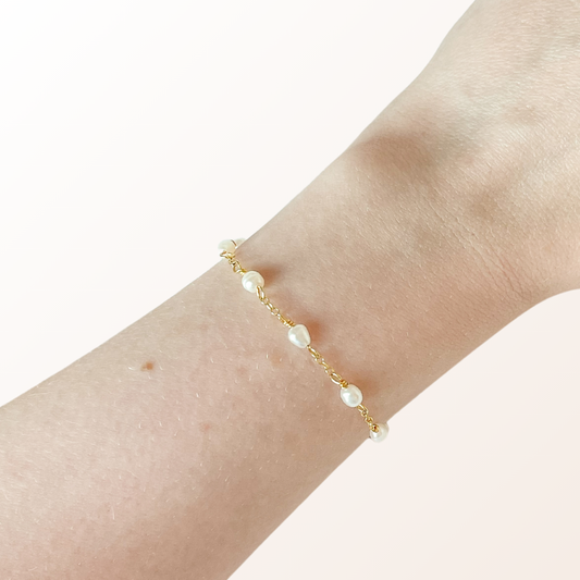 Minimalistisk og elegant armbånd med perler