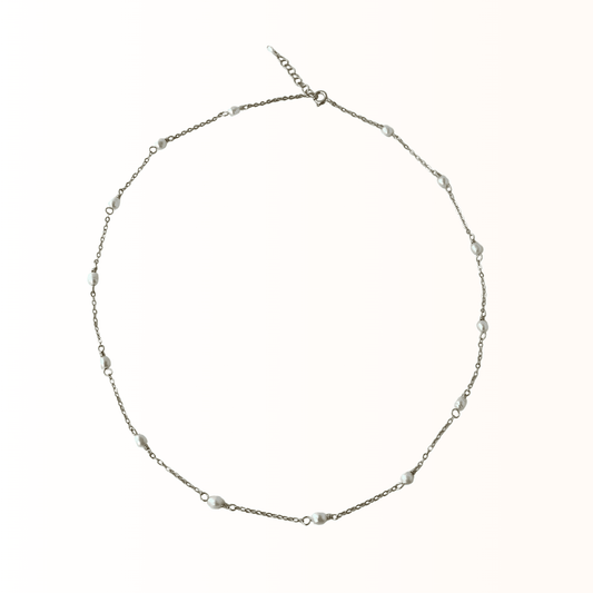 Daphnie halskæde guld - Lethed og elegance - Opal Smykker