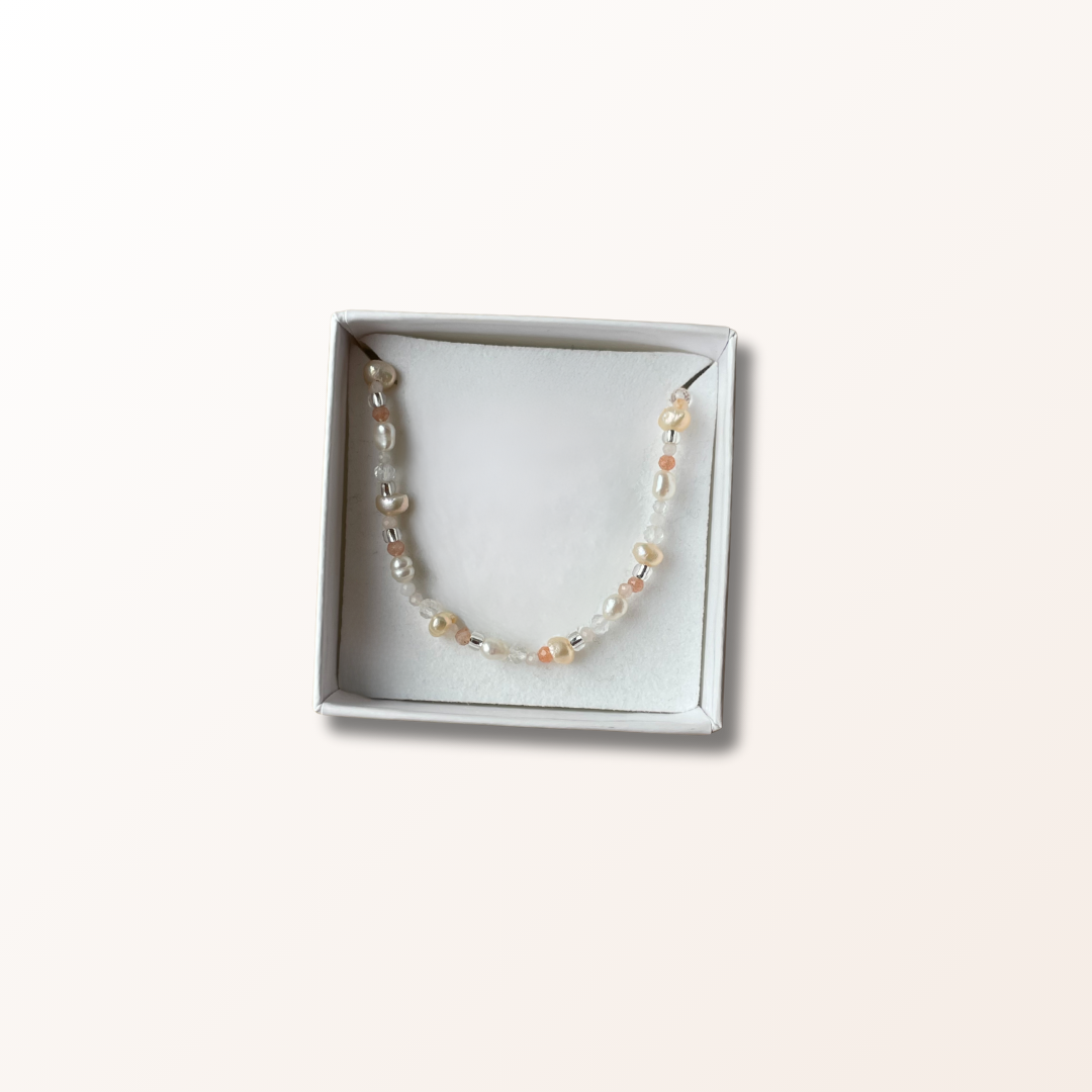 perlebesat armbånd i sølv