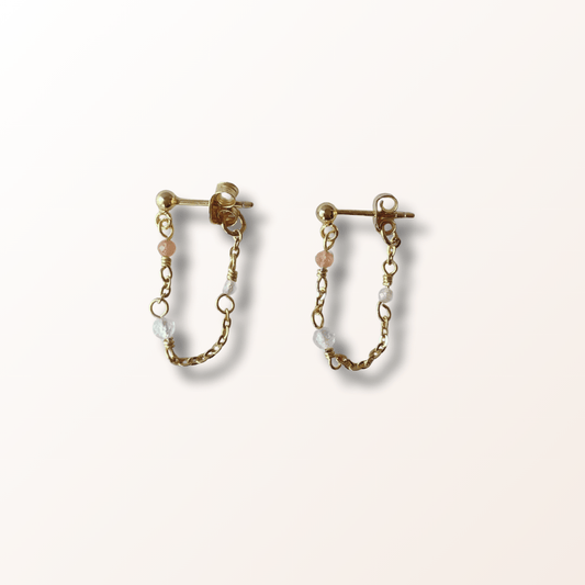 Julia øreringe guld - Let elegance med blide nuancer - Opal Smykker