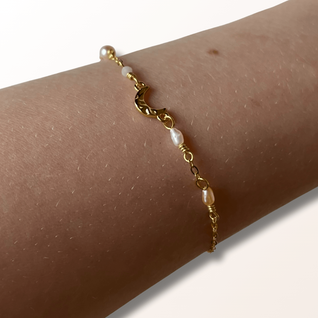 Luna armbånd guld - Blid elegance - Opal Smykker