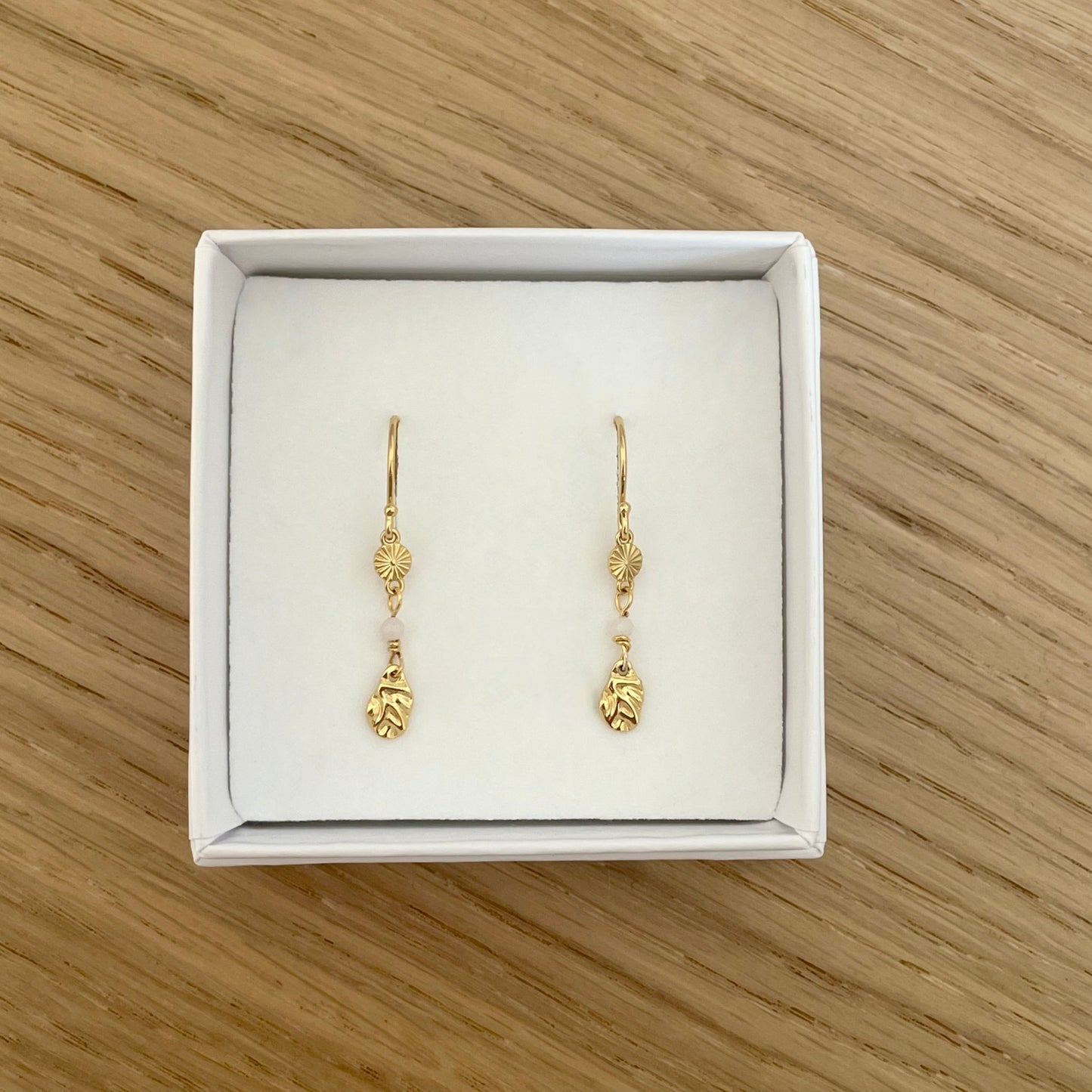 Nora øreringe guld - Feminin elegance - Opal Smykker